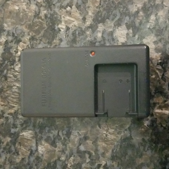 Fujifilm FinePix J10 Digital Camera - Picture 8 of 15